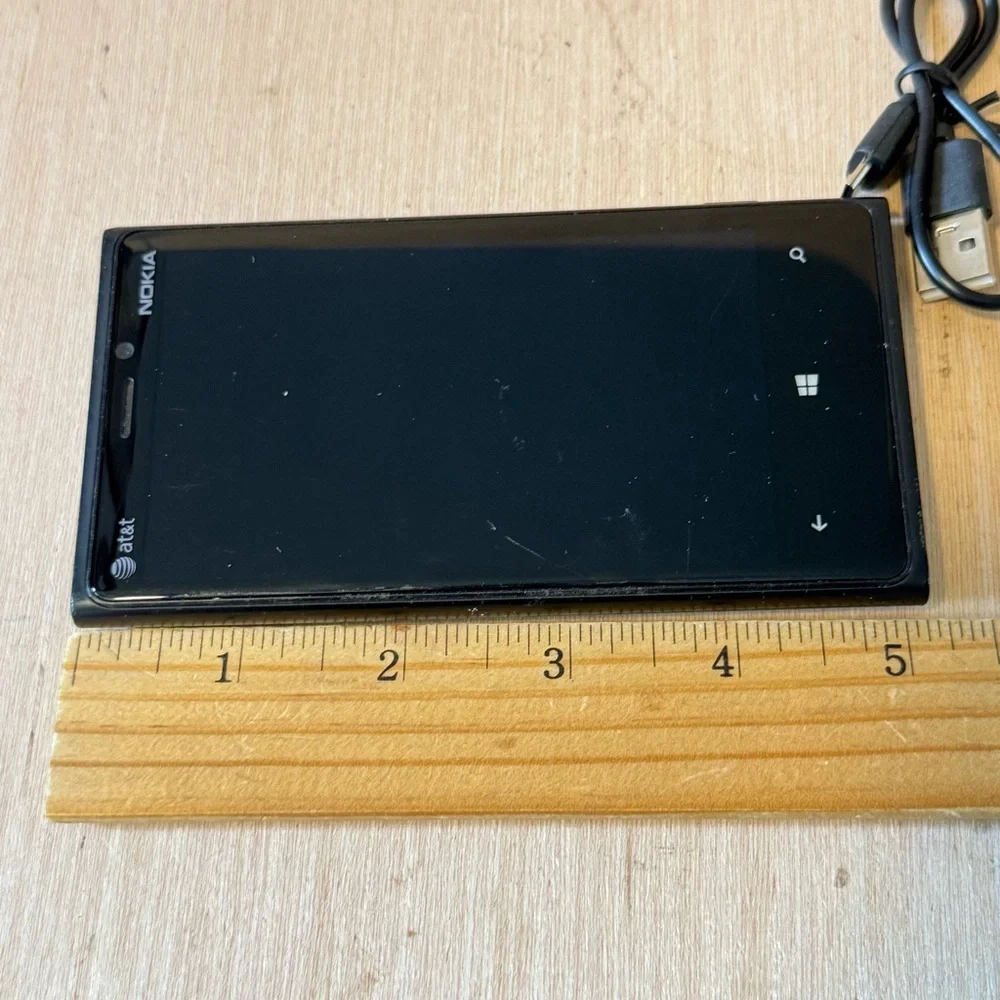 Nokia Carl Zeiss Tessar 2.0/26 AT&T Smartphone Turns On PARTS REPAIR ONLY Read!